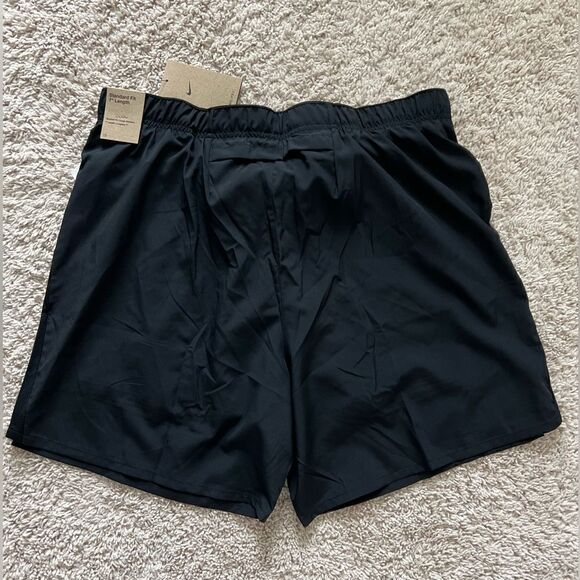 Nike 7" Black Dri-FIT Challenger 2-in-1 Running Shorts - Picture 10 of 13